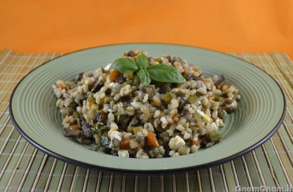 Orzo con verdure e feta