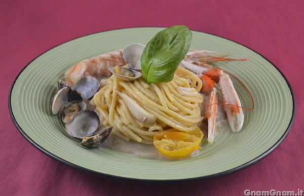 Pasta con scampi e crema di topinambur