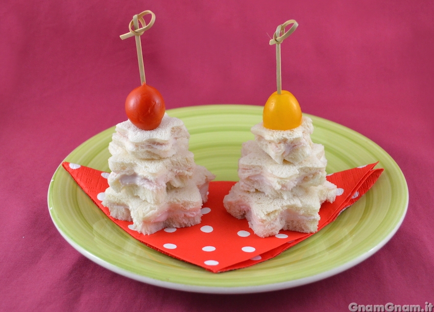 Antipasti Di Natale Fatti Ad Albero.Alberi Di Natale Con Tartine La Ricetta Di Gnam Gnam