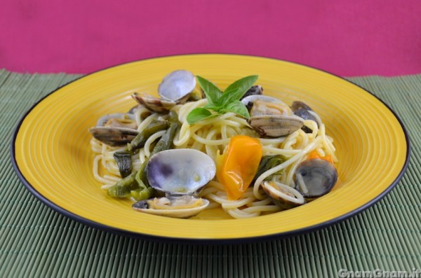 Spaghetti vongole e peperoncini verdi