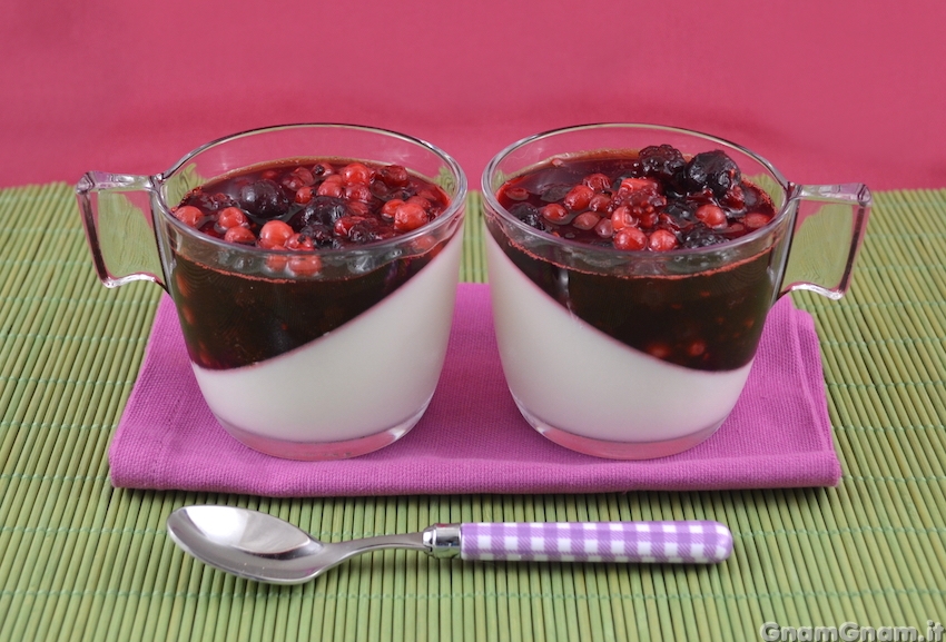 Panna cotta ai frutti di bosco