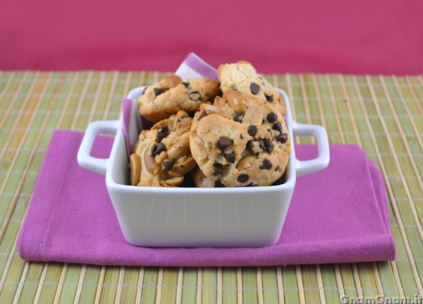 Cookies al cioccolato e arachidi
