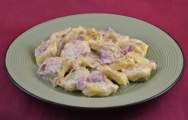 Tortellini panna e prosciutto