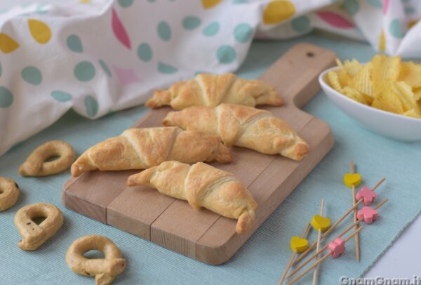 Cornetti salati di pasta sfoglia