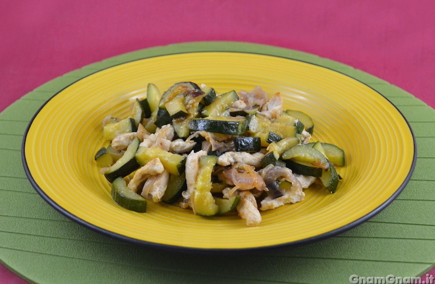 Straccetti di pollo con zucchine