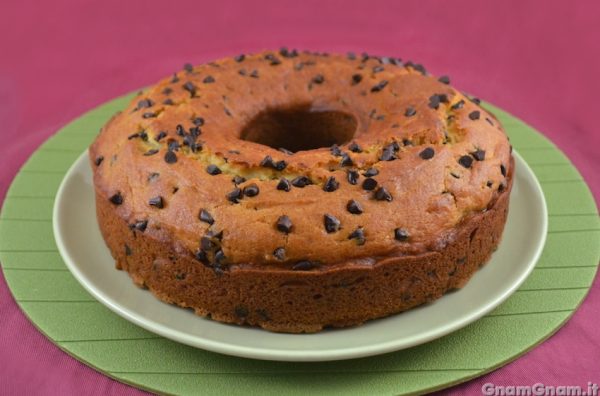 Ciambella con gocce di cioccolato