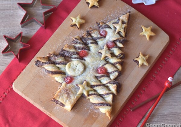 Albero di pasta sfoglia dolce
