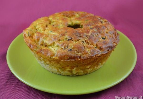 Ciambella veloce con zucchine e prosciutto