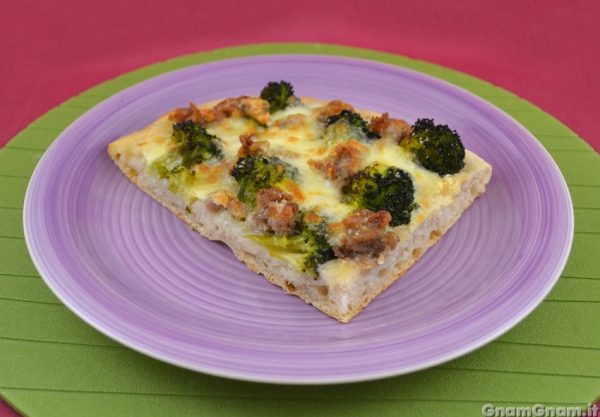 Pizza broccoli e salsiccia