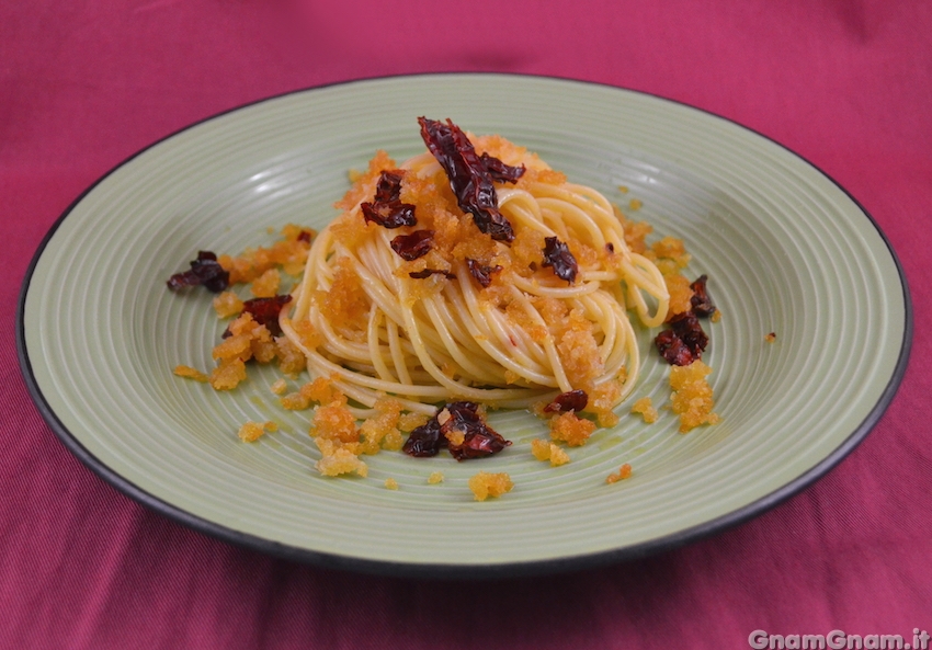 Pasta con peperoni cruschi