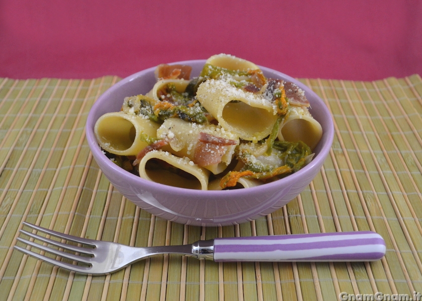 Pastasciutta con fiori di zucca