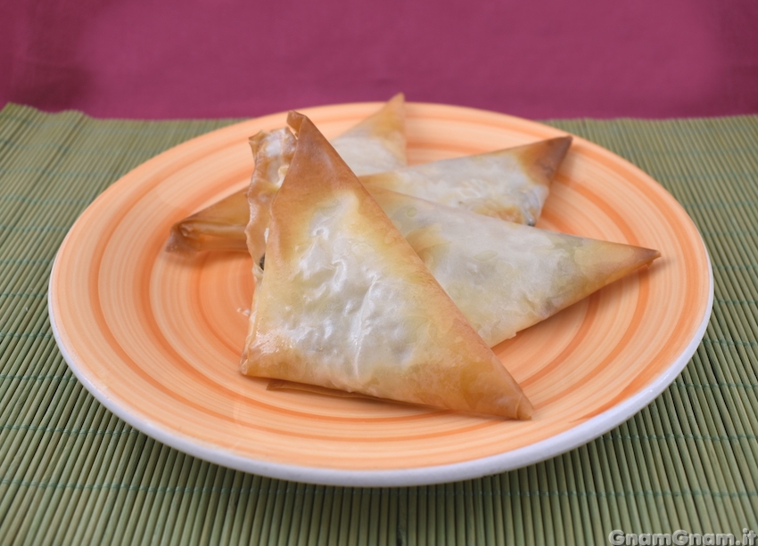 Triangolini di pasta fillo alle melanzane