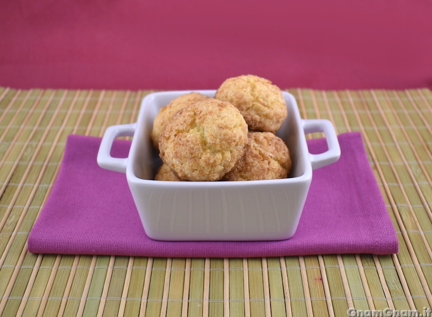 Biscotti di semolino al cocco