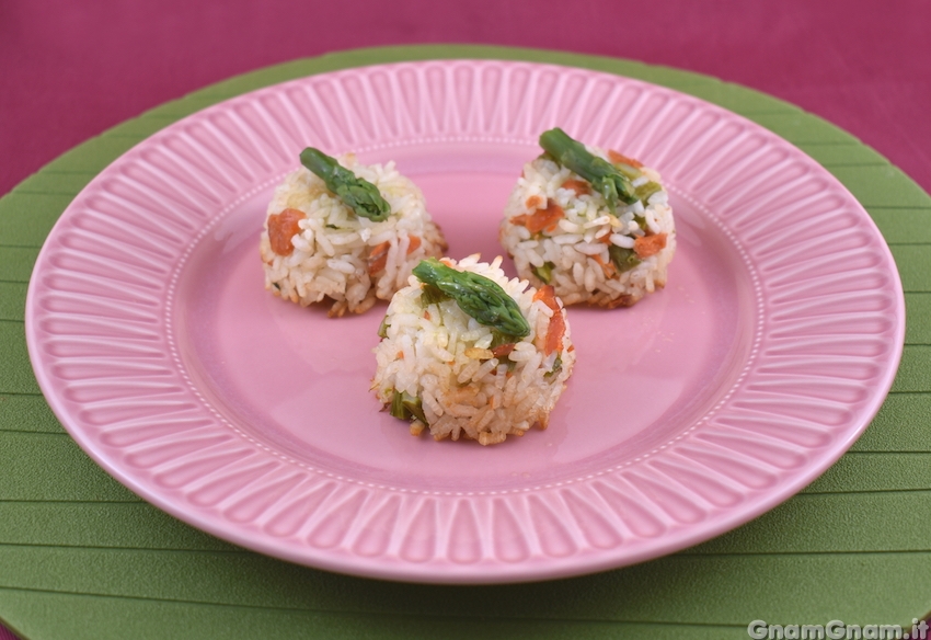 Sformatini di riso con salmone e asparagi Foto finale