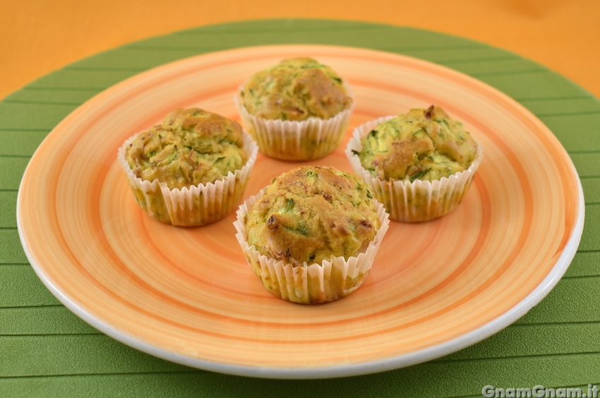 Muffin salati prosciutto e zucchine