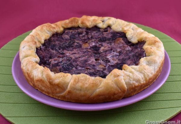 Torta salata radicchio e salsiccia