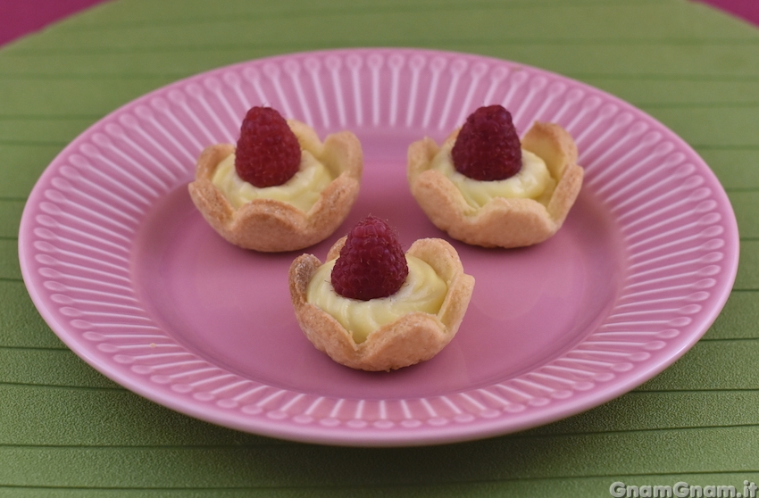 Crostatine crema e lamponi