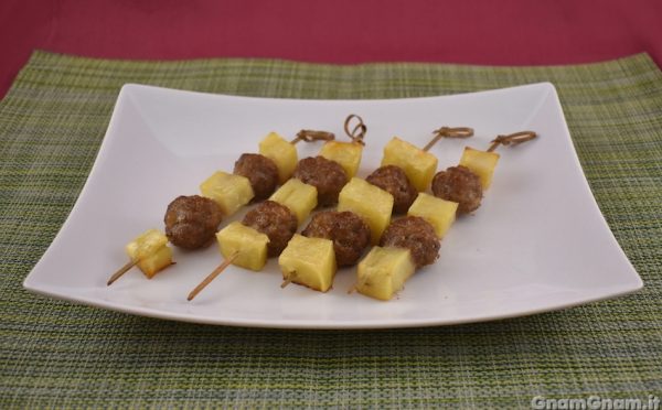 Spiedini di polpette e patate