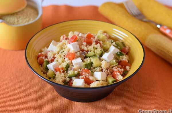 Cous cous zucchine peperoni e feta