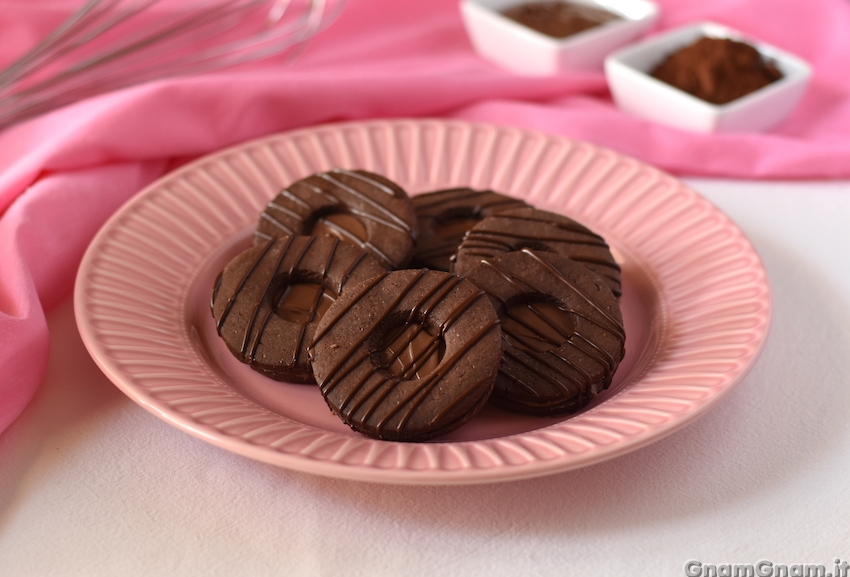 Biscotti occhio di bue al cioccolato