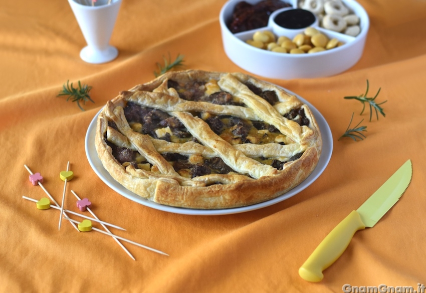 Torta salata funghi e salsiccia