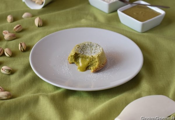 Tortino al pistacchio dal cuore caldo