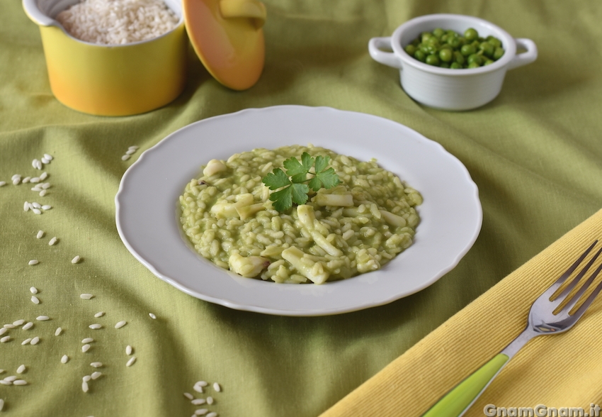 Risotto con crema di piselli e calamari