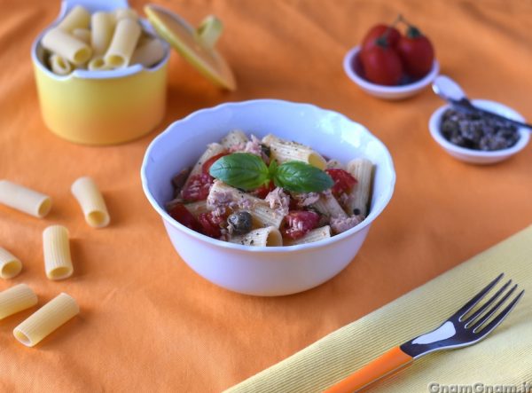 Insalata di pasta con tonno e capperi