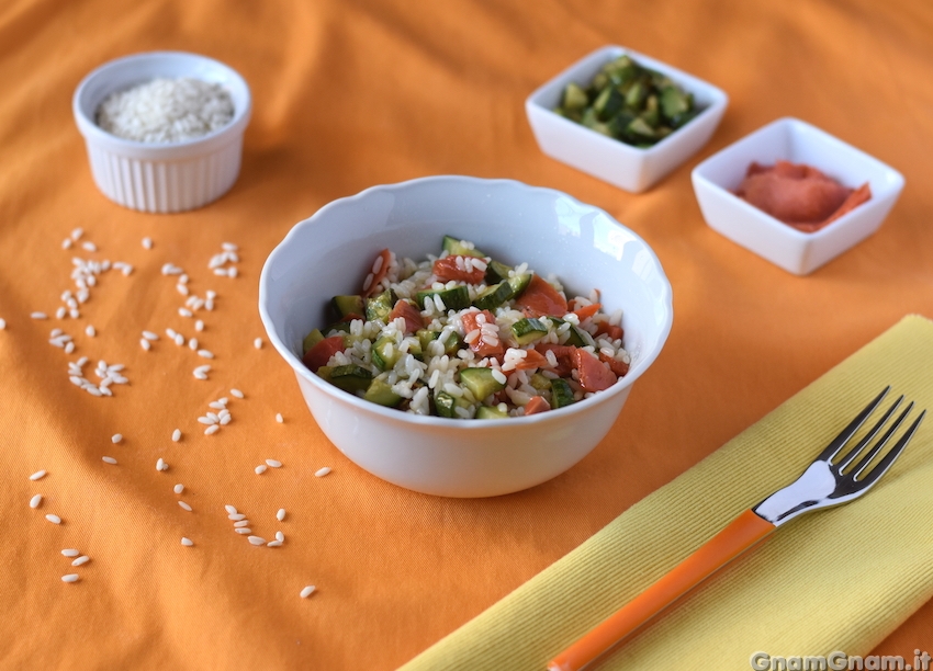 Insalata di riso con salmone e zucchine