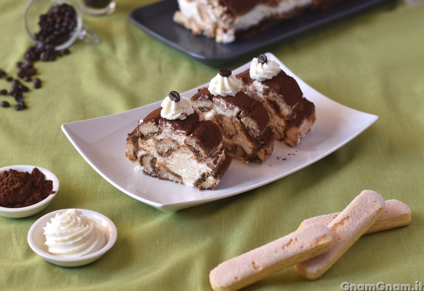 Rotolo al tiramisù senza cottura