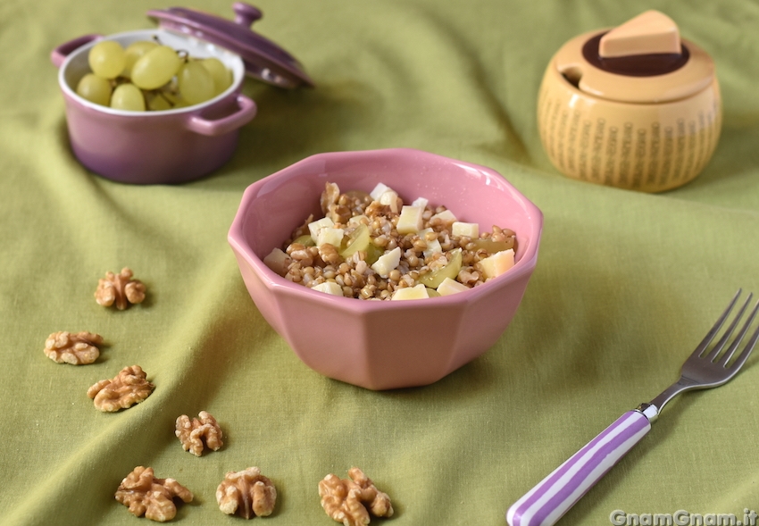 Orzo con pecorino uva e noci