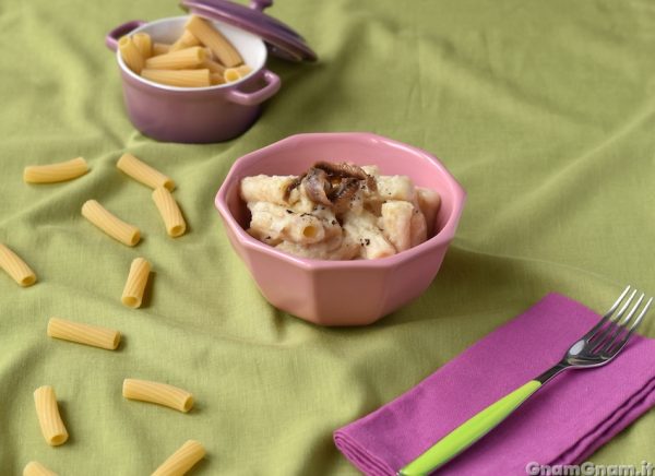 Pasta con crema di cavolfiore e acciughe