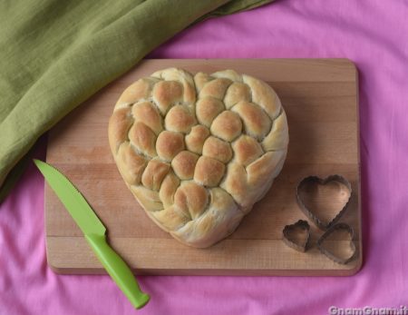 Pane intrecciato a forma di cuore