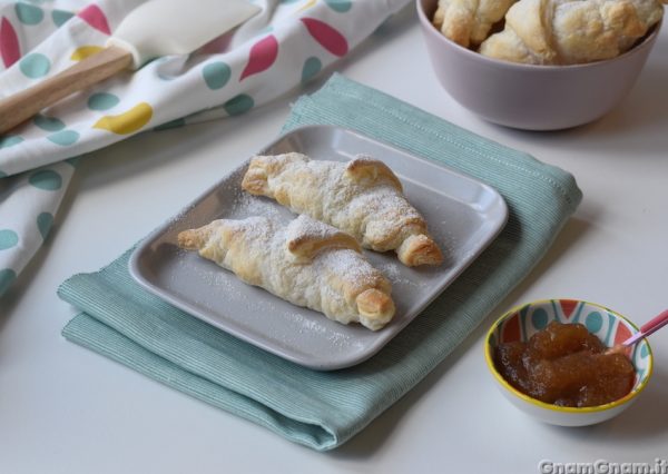 Cornetti alla marmellata veloci