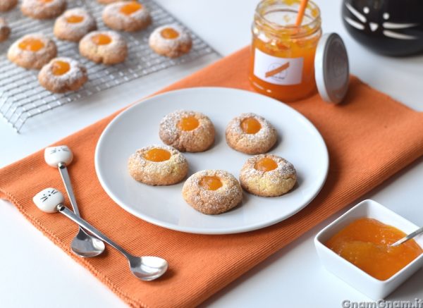 Biscotti al burro con la marmellata