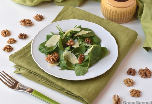 Insalata di spinaci grana e noci