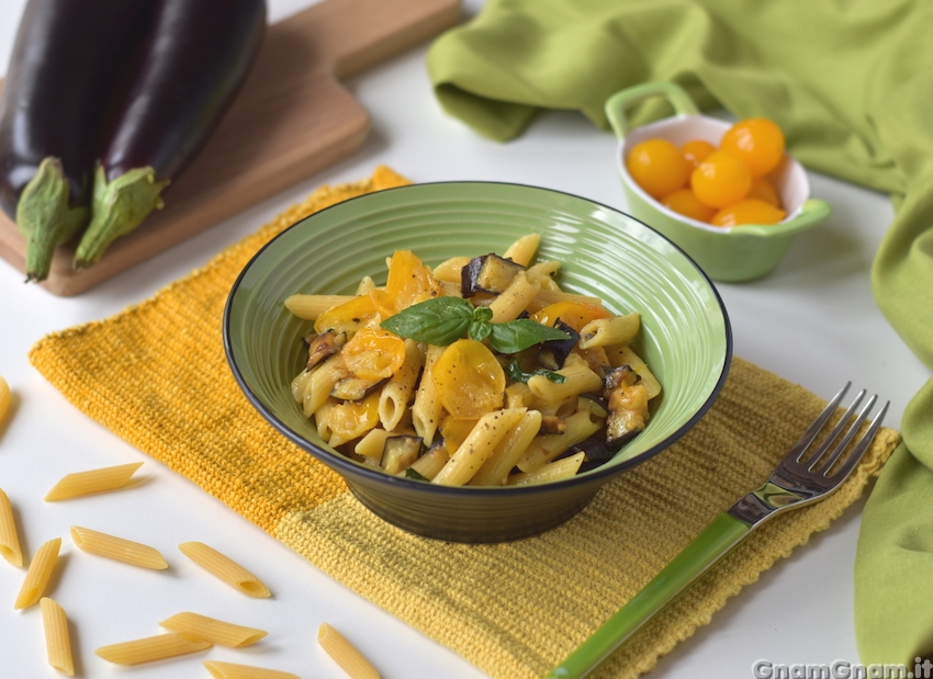 Pasta con pomodorini gialli e melanzane