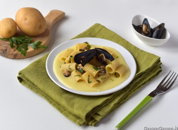 Pasta con crema di patate e cozze