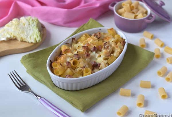 Pasta con verza e pancetta