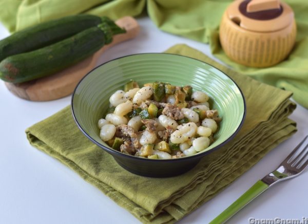 Gnocchi zucchine e salsiccia