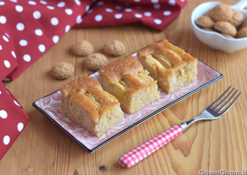 Torta di mele e amaretti