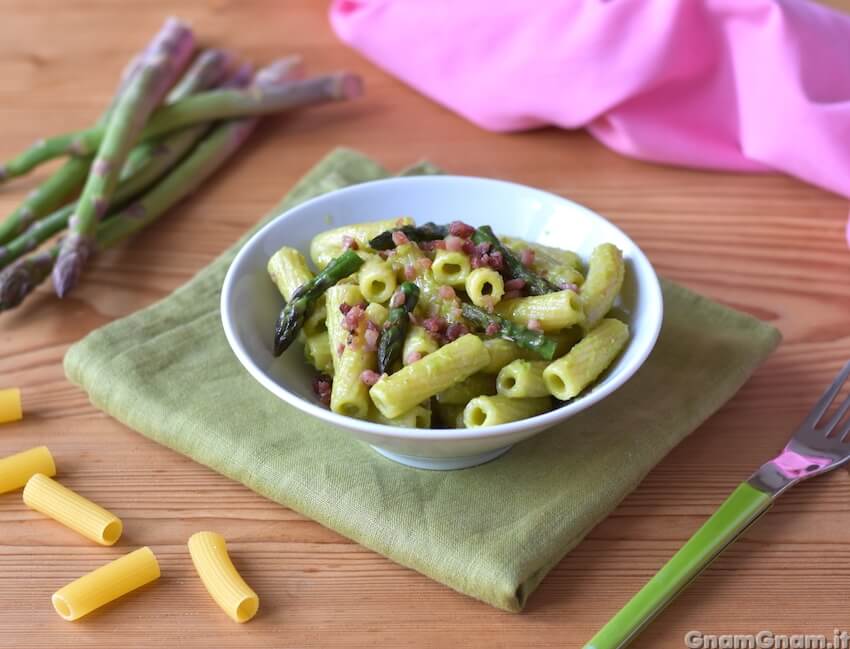 Pasta asparagi e speck