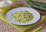 Risotto con le zucchine: il primo piatto facile e veloce che ti salva il pranzo