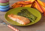 Salmone e asparagi: metto tutto in teglia e la cena è pronta