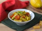 Pasta fredda con pesto, pomodorini e limone: la ricetta pronta in 20 minuti